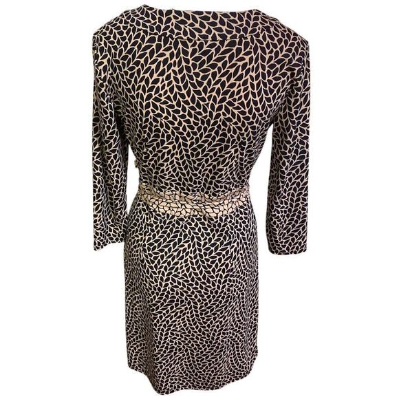 Ann Taylor Leaf Print Wrap Dress Leaf Print 
Size 2 - Picture 5 of 10